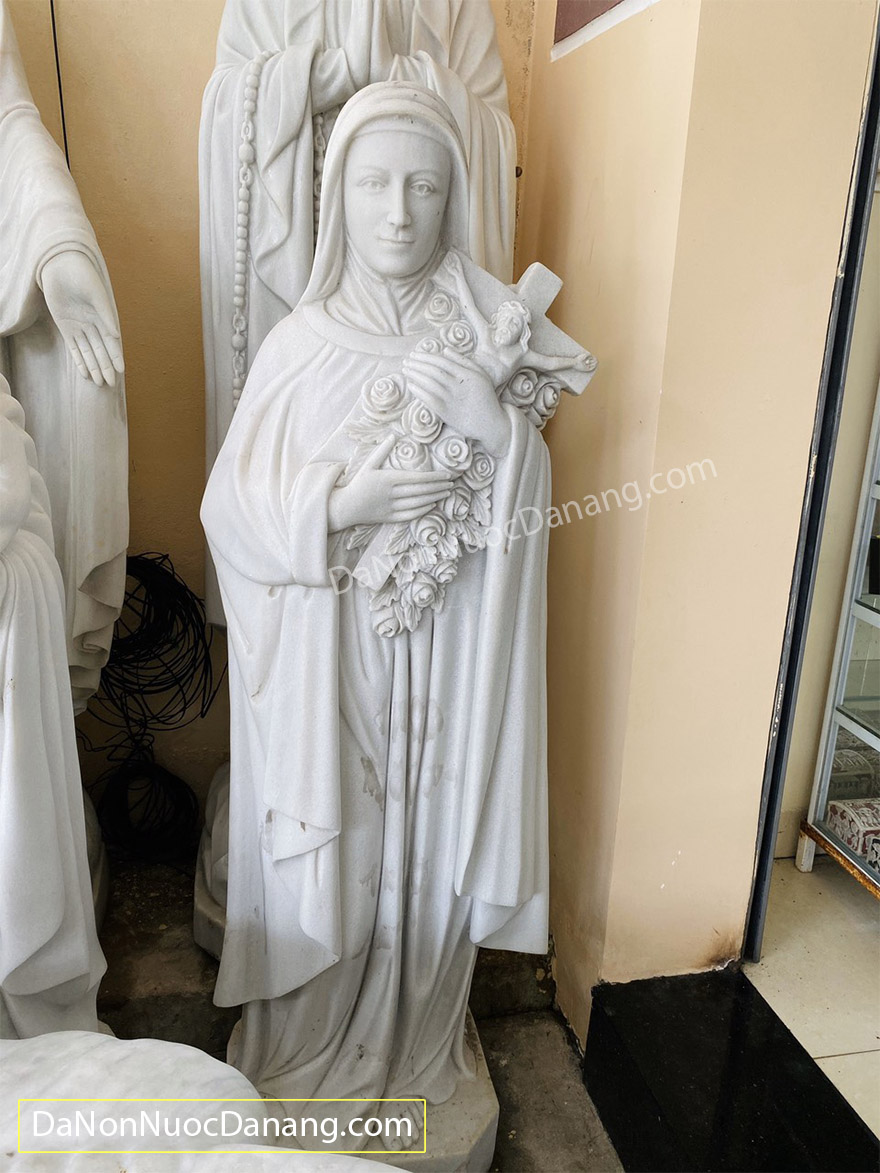 Tượng Đức Mẹ bằng Đá và Tượng Công Giáo